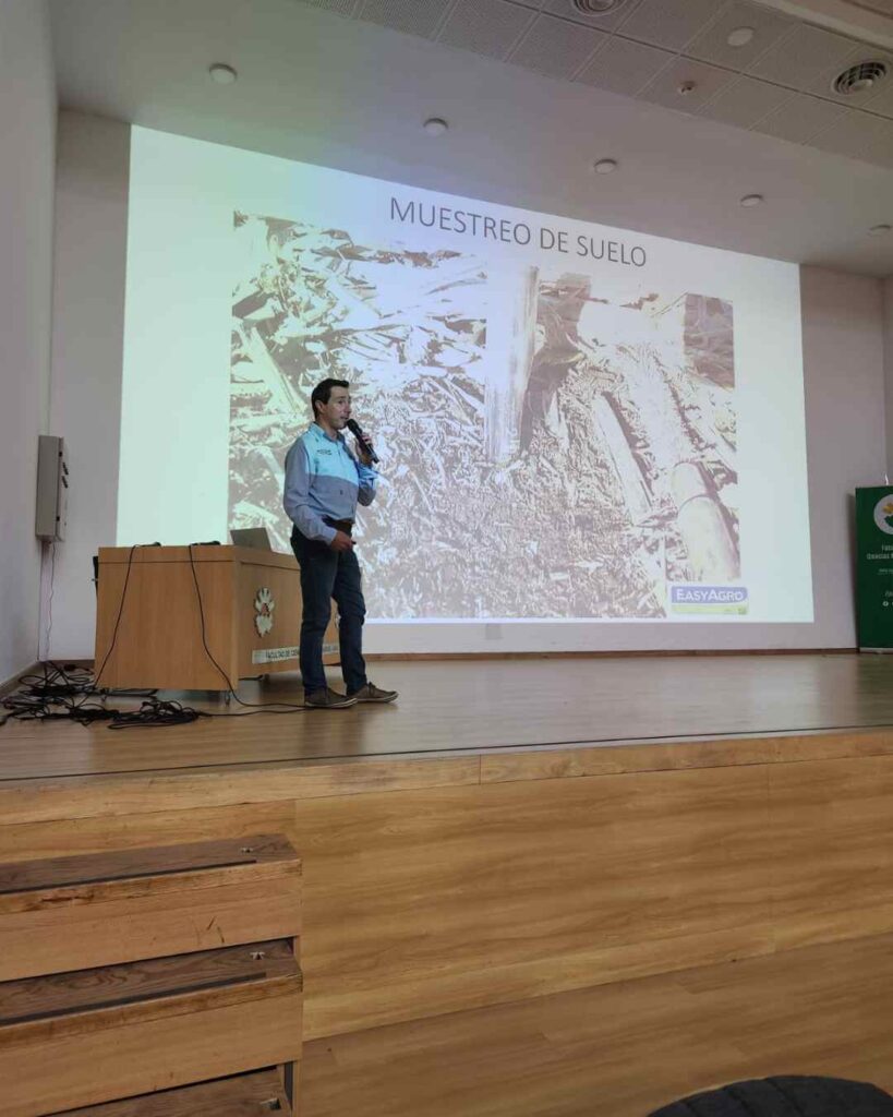 Clase Magistral de Edafología: El Ing. Agr. Pablo Hernández en la Facultad de Agronomía