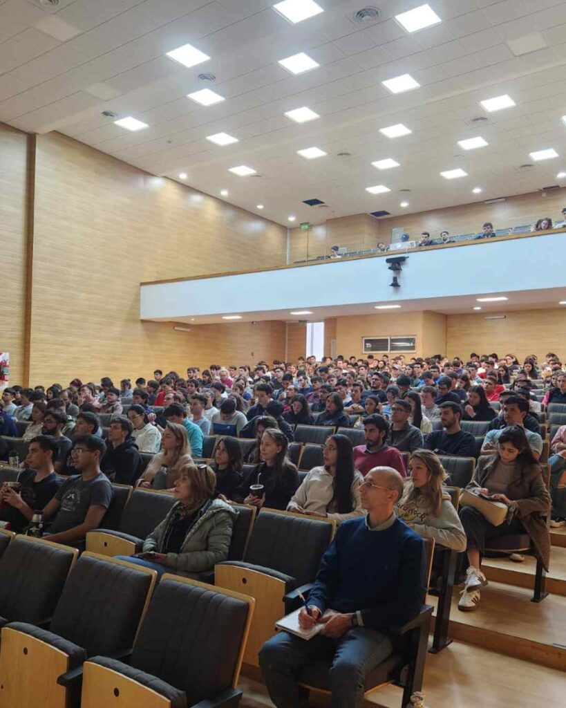 Clase Magistral de Edafología: El Ing. Agr. Pablo Hernández en la Facultad de Agronomía