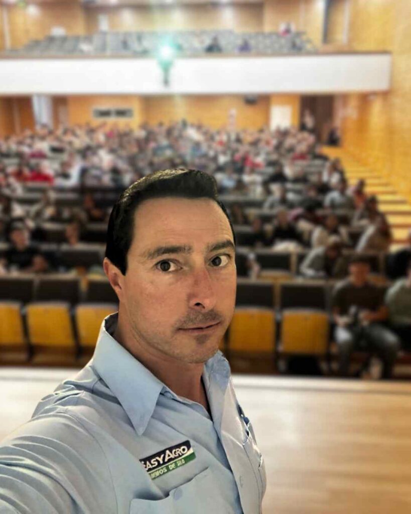 Clase Magistral de Edafología: El Ing. Agr. Pablo Hernández en la Facultad de Agronomía